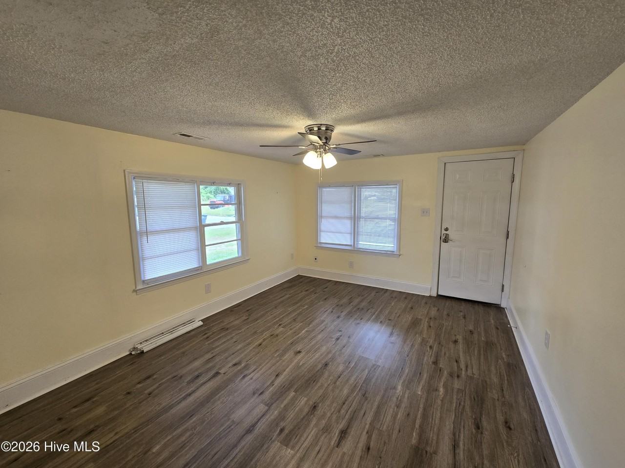 511 S Shore Dr - Photo 3 of 15