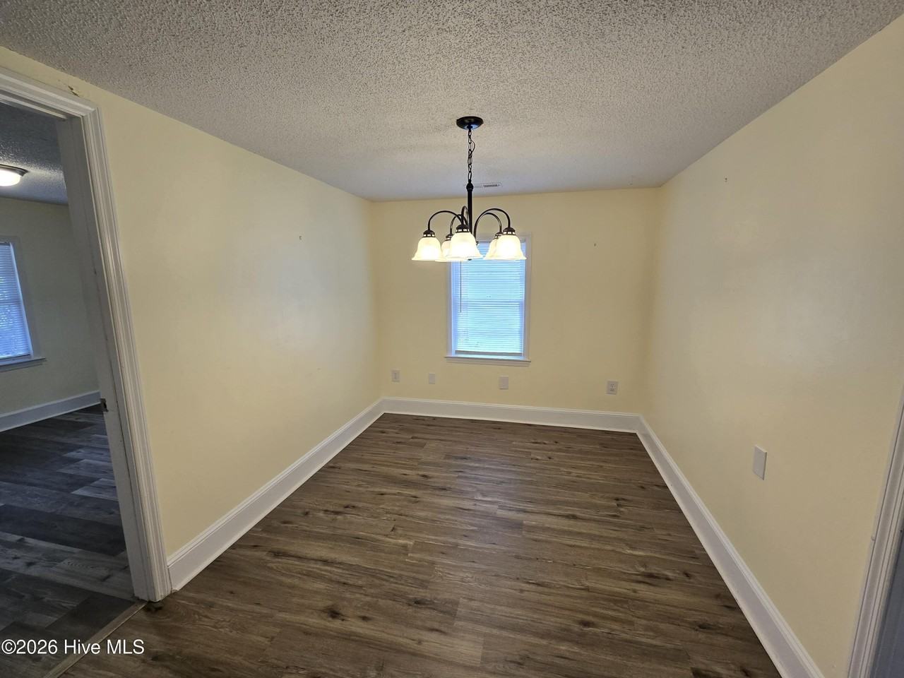 511 S Shore Dr - Photo 4 of 15