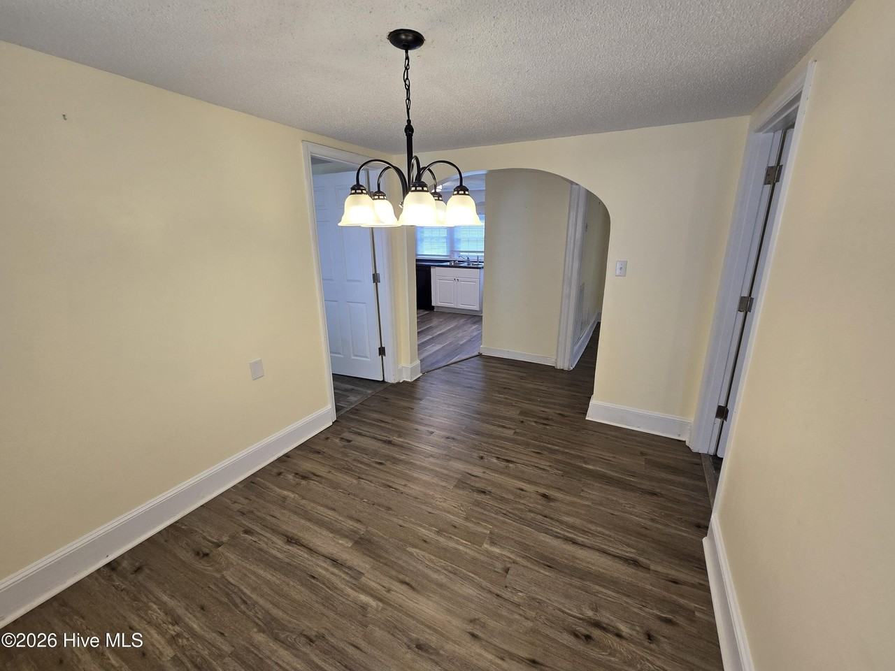 511 S Shore Dr - Photo 5 of 15