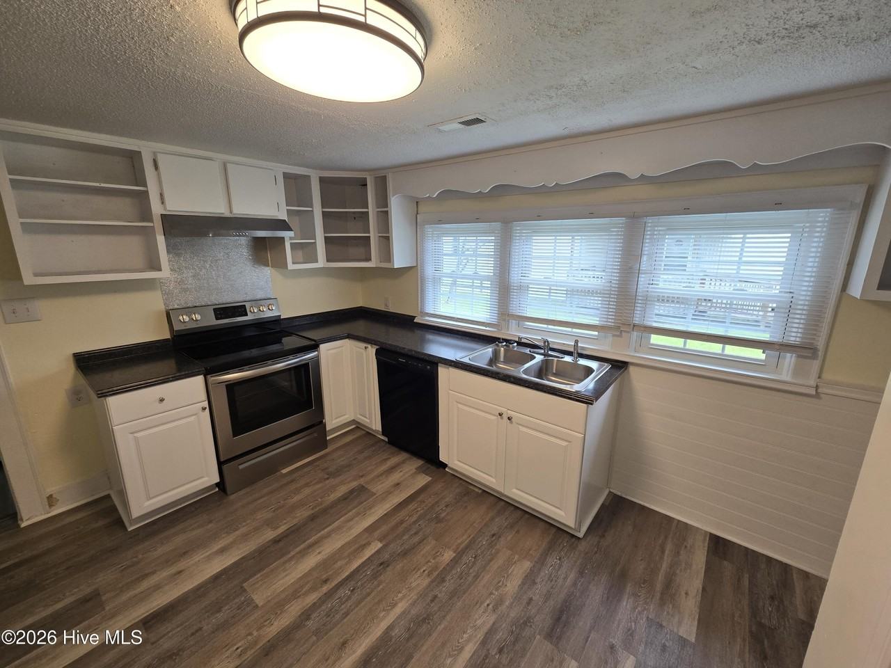 511 S Shore Dr - Photo 6 of 15