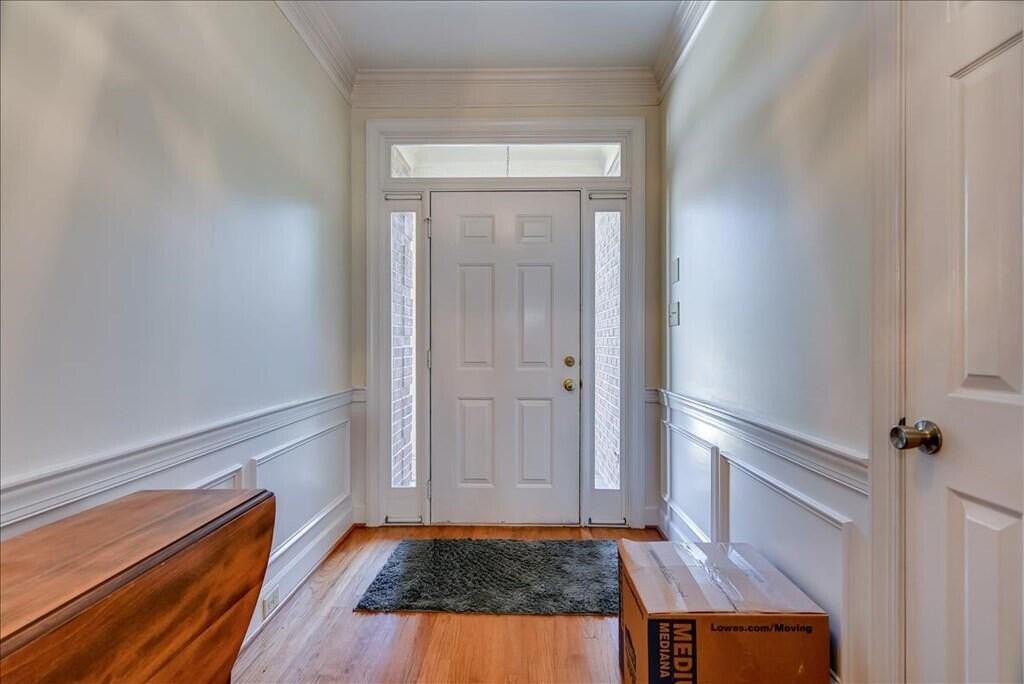 840 Park Chase Dr - Photo 2 of 26