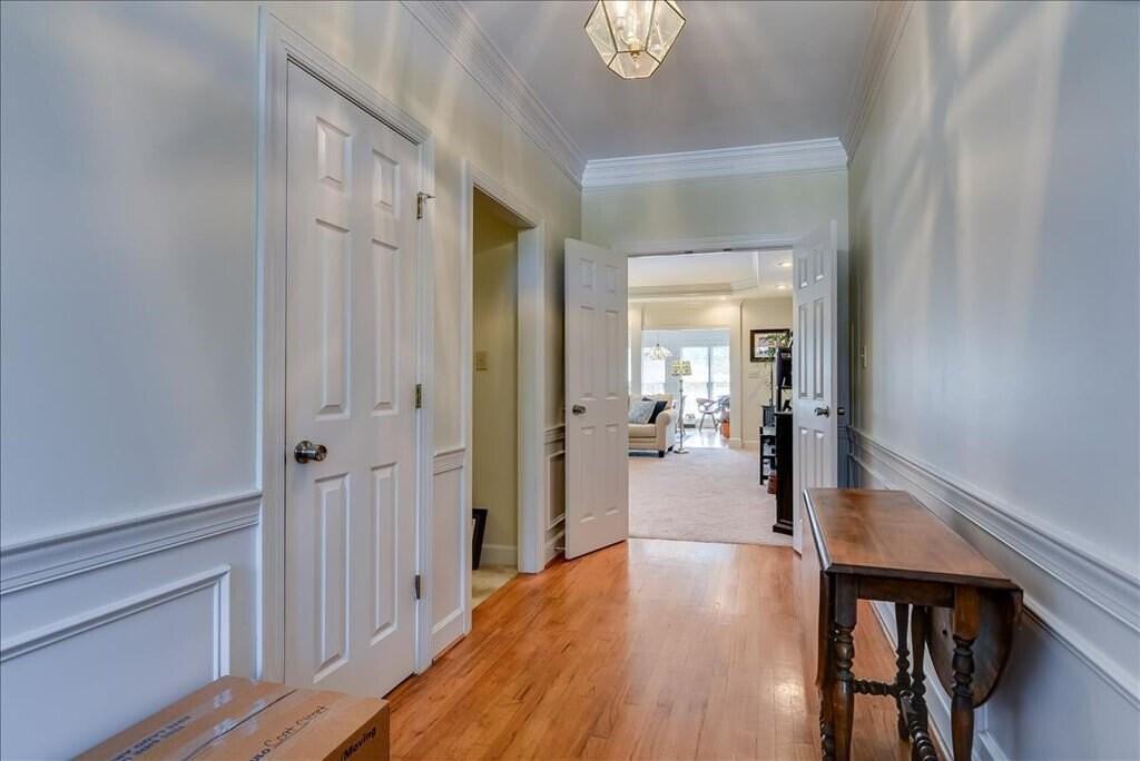 840 Park Chase Dr - Photo 3 of 26