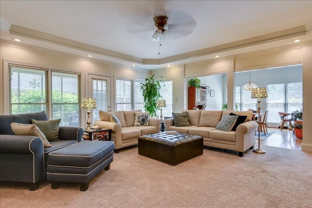 840 Park Chase Dr - Photo 4 of 26