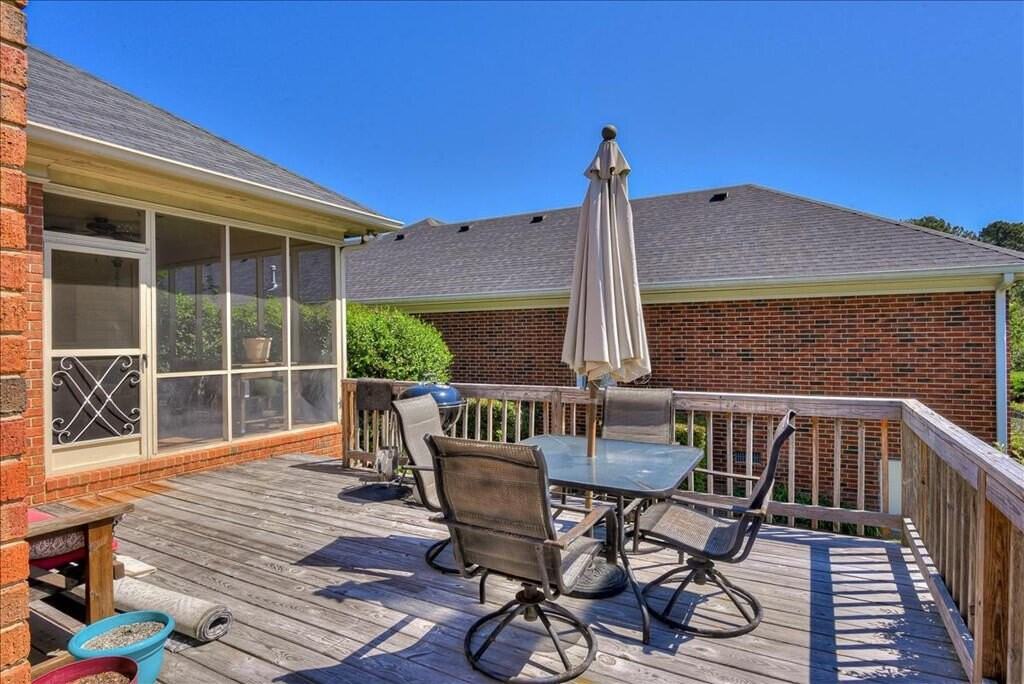 840 Park Chase Dr - Photo 5 of 26