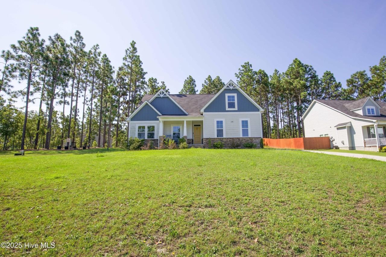 1385 Whitney Dr - Photo 2 of 41