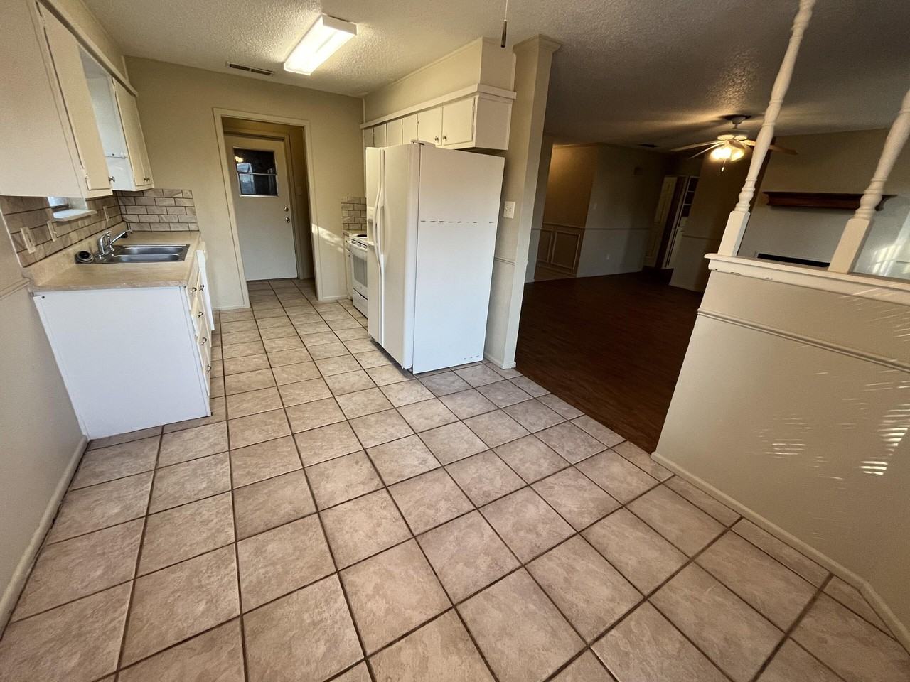 5315 22nd St - Photo 5 of 12