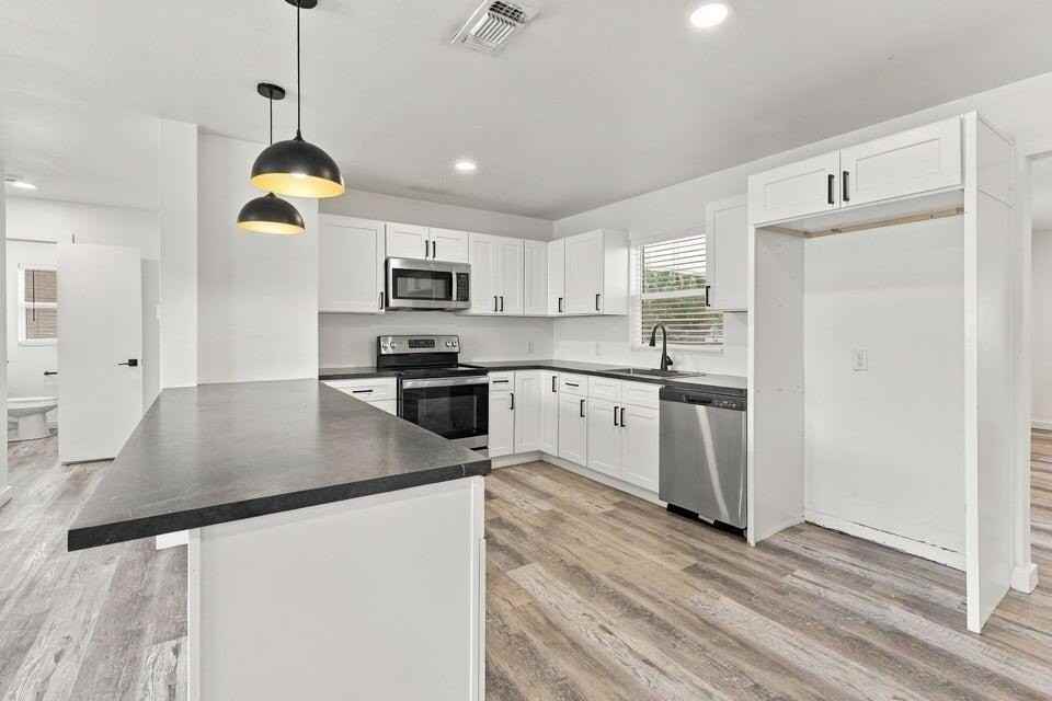 2001 65th St - Photo 3 of 24
