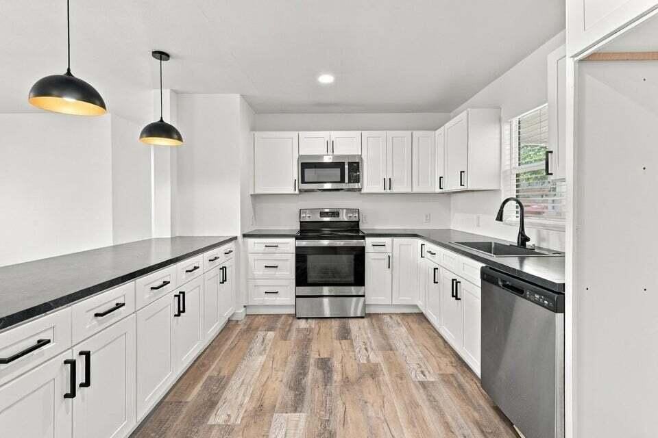 2001 65th St - Photo 4 of 24