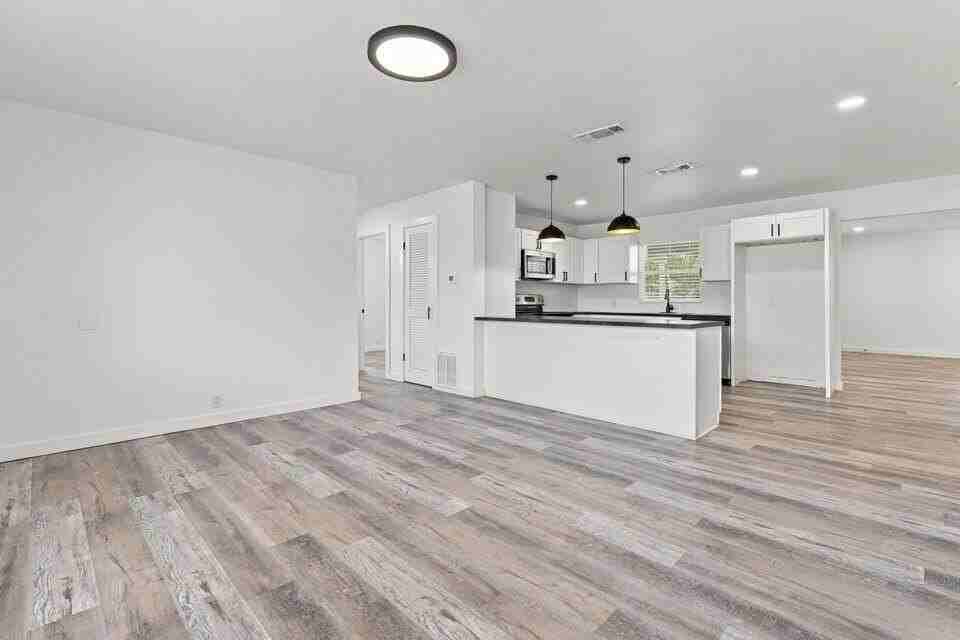 2001 65th St - Photo 5 of 24