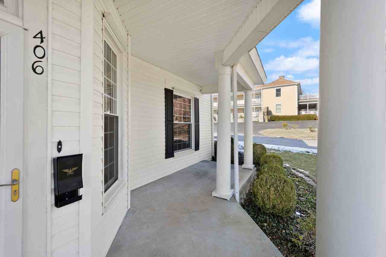 406 N Main St - Photo 3 of 50