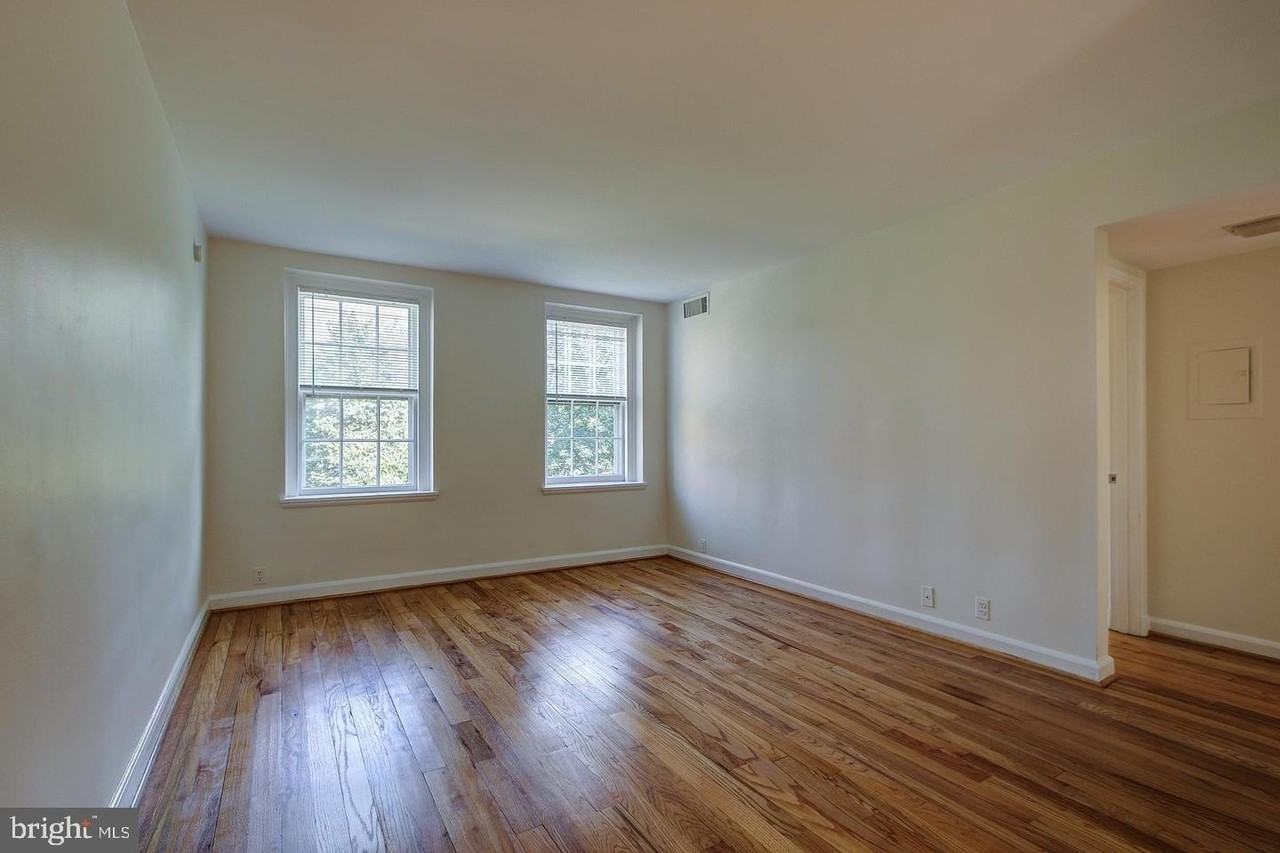 3872 Porter St Nw - Photo 5 of 31