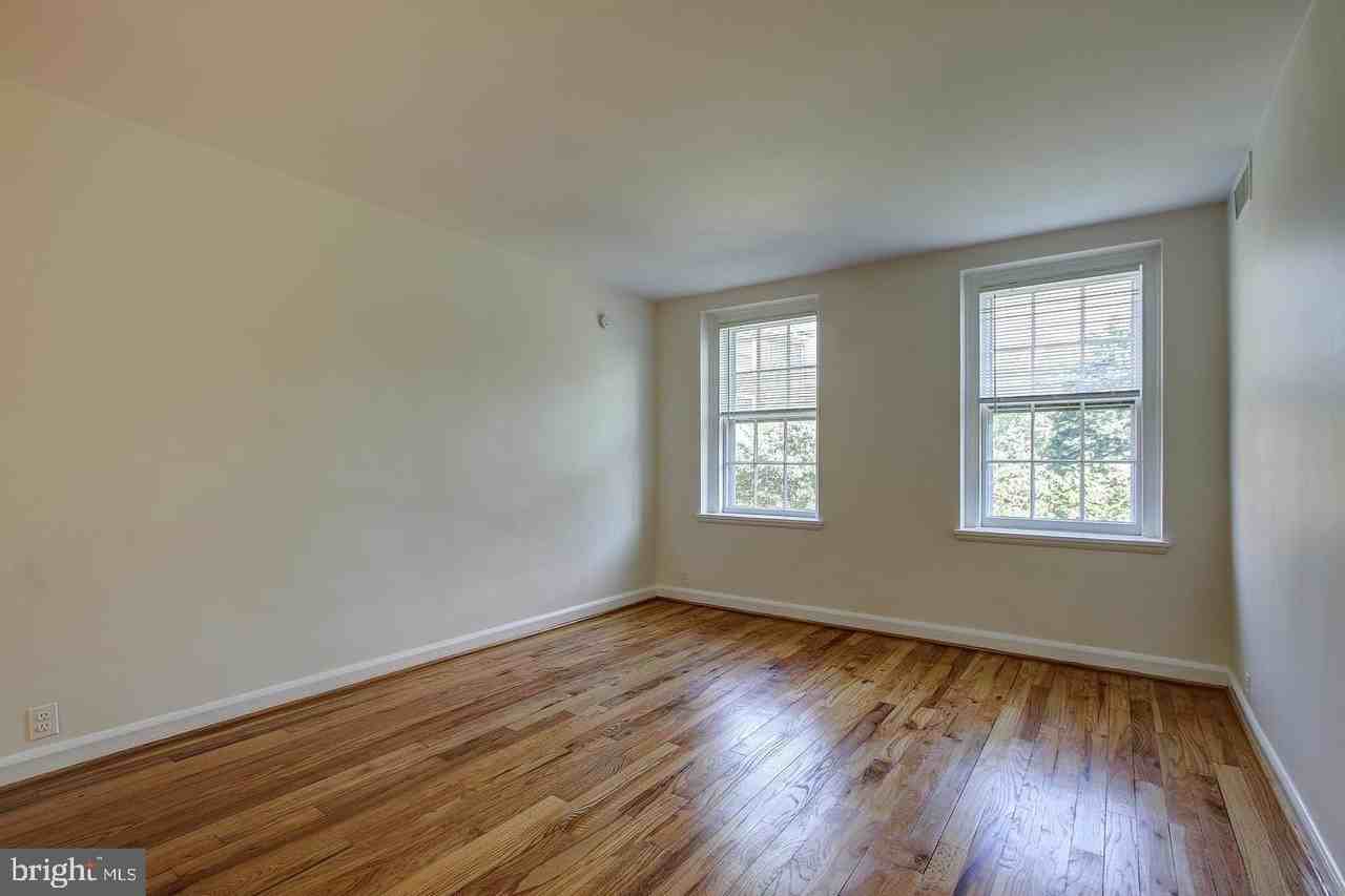 3872 Porter St Nw - Photo 7 of 31