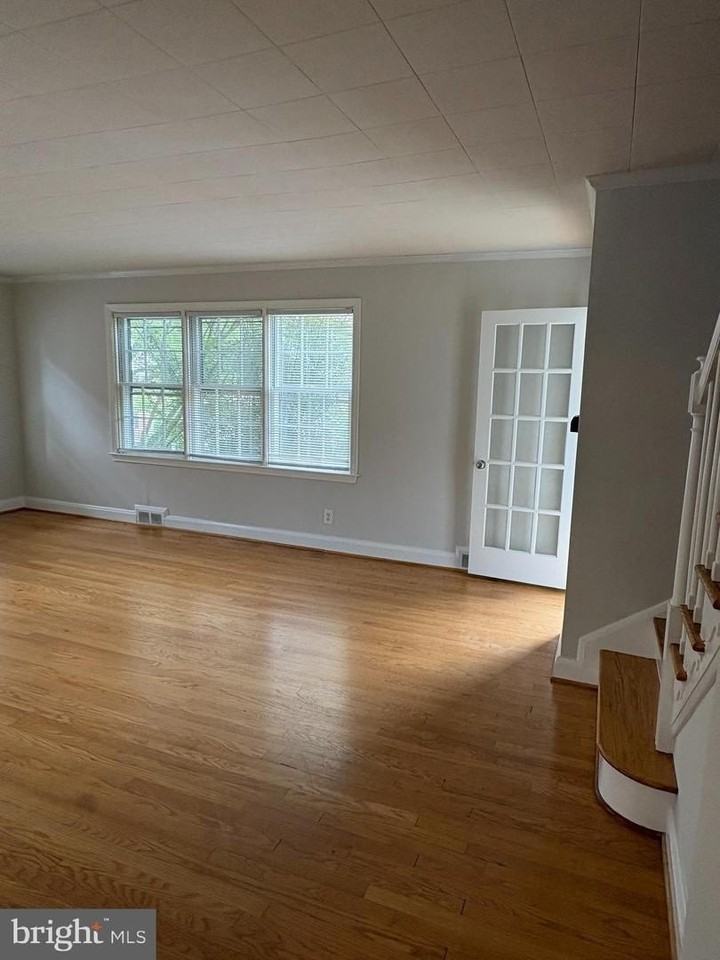 8134 Glen Gary Rd - Photo 4 of 24