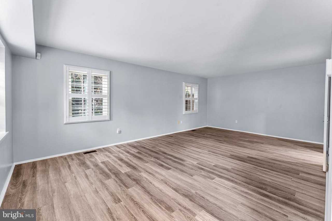 12913 Victoria Heights Dr - Photo 4 of 41