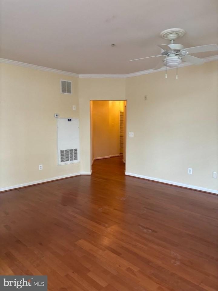 21197 Mcfadden Sq - Photo 7 of 27