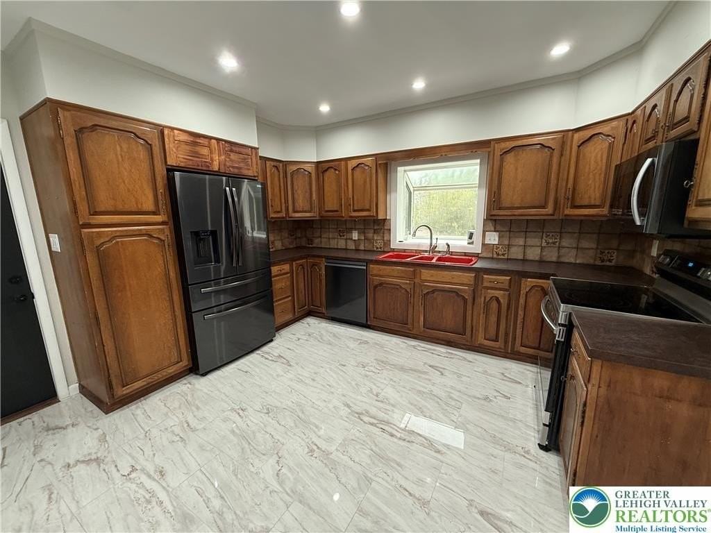 5540 Main St - Photo 6 of 20