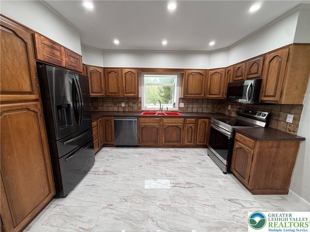 5540 Main St - Photo 7 of 20