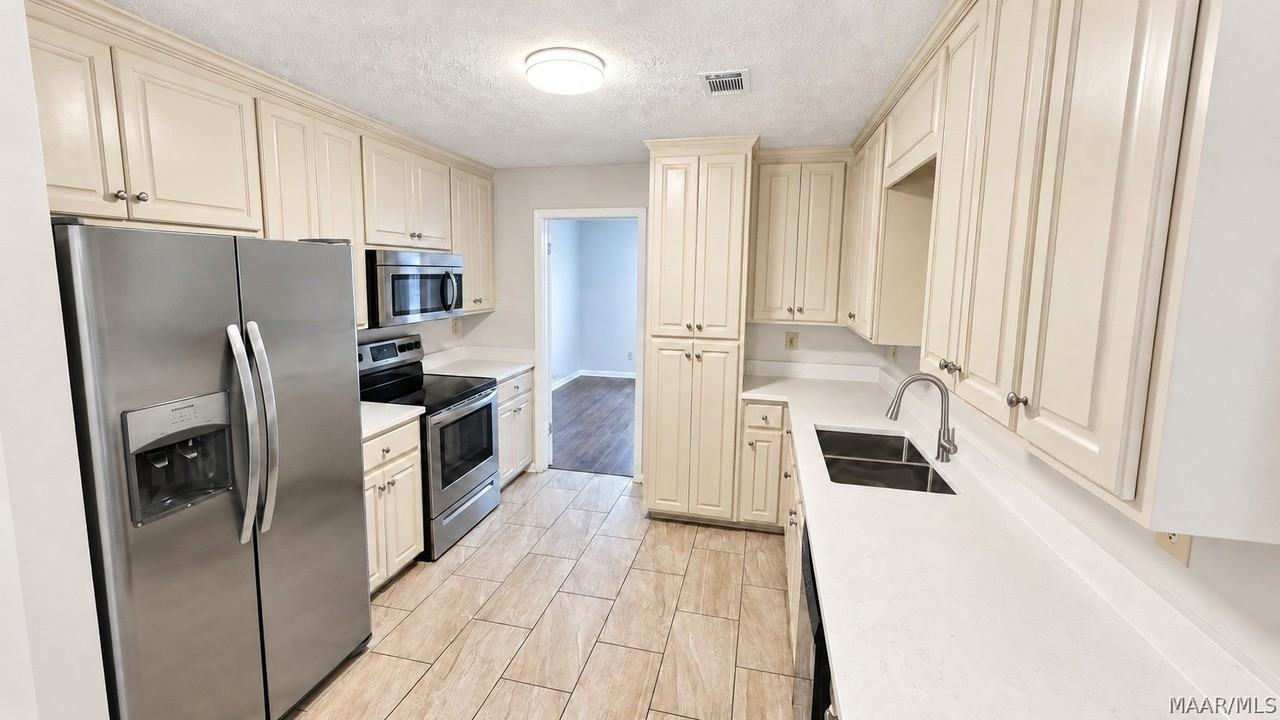 3606 Farmfield Ln - Photo 4 of 18