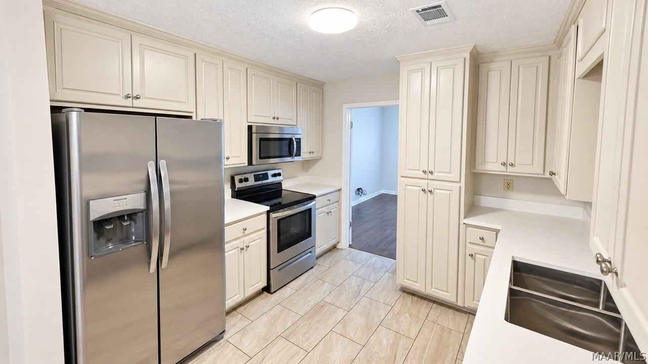 3606 Farmfield Ln - Photo 7 of 18