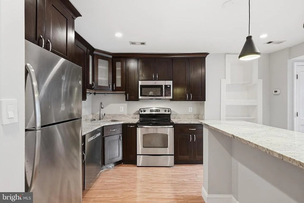 624 9th St Ne #B - Photo 2 of 18