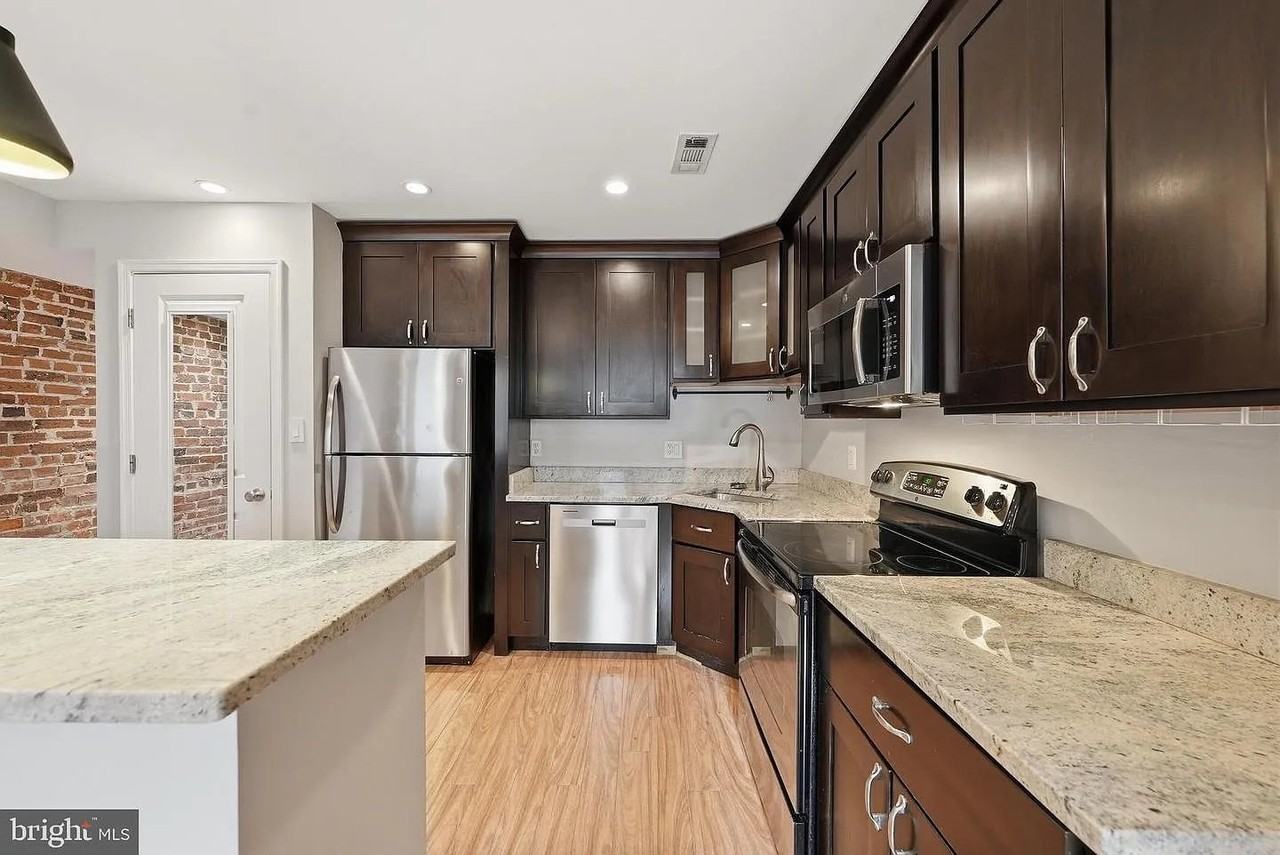 624 9th St Ne #B - Photo 3 of 18