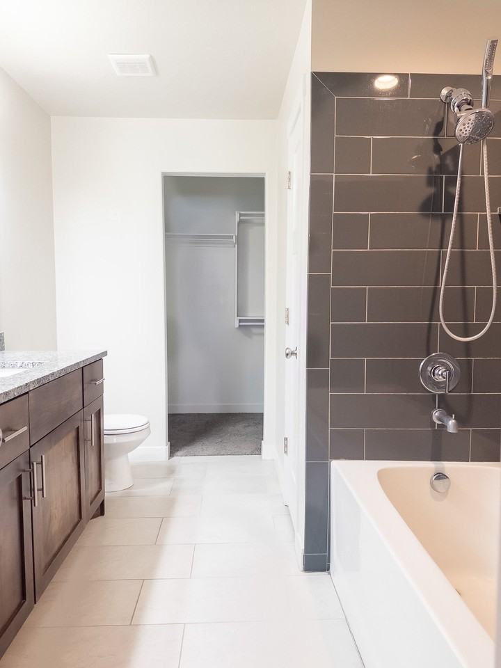 3232 Nw #211 - Photo 2 of 17