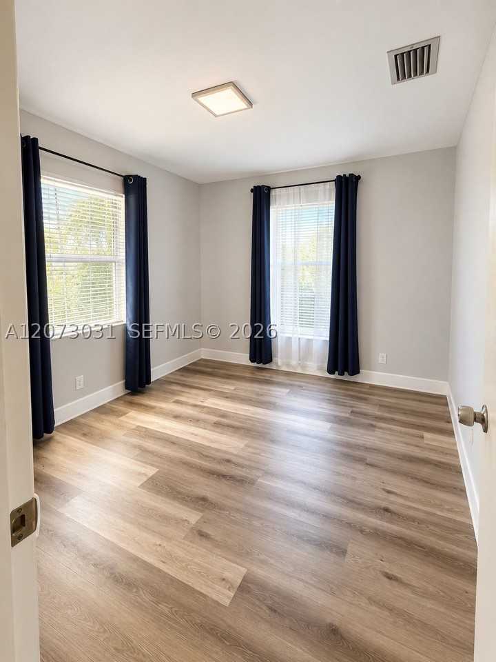4555 Arthur St - Photo 6 of 10