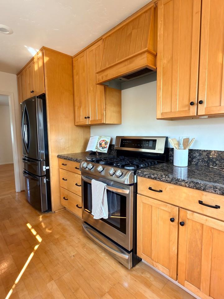 211 N Orleans Ave - Photo 2 of 19