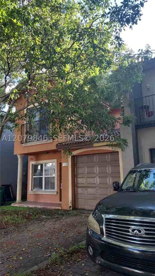 875 Sw 6th Pl #0 - Photo 3 of 32