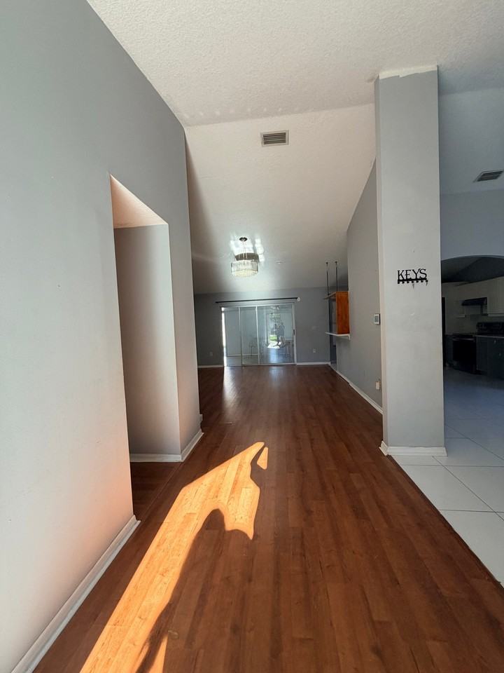 2150 Tiptree Cir - Photo 4 of 16