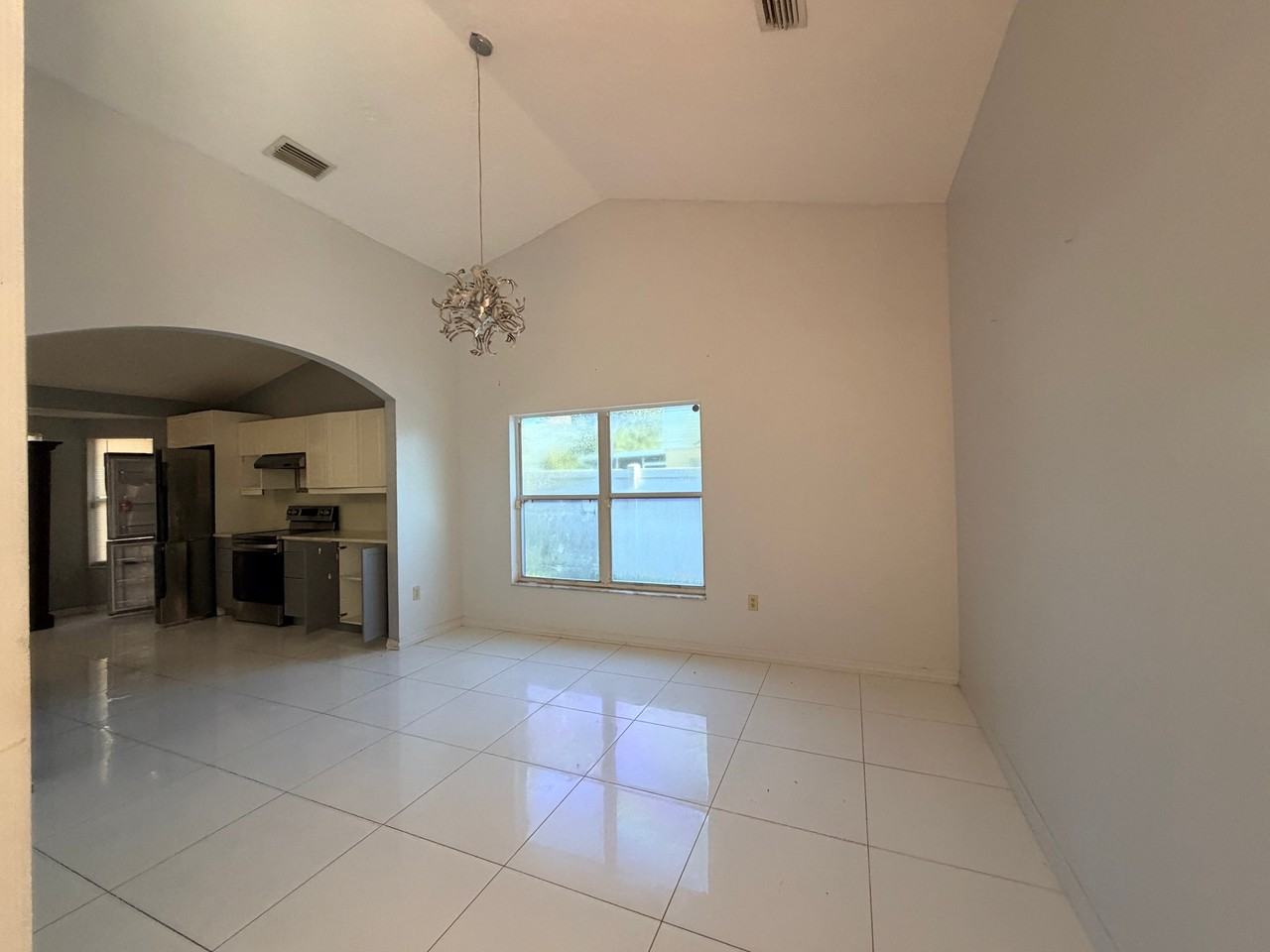 2150 Tiptree Cir - Photo 5 of 16