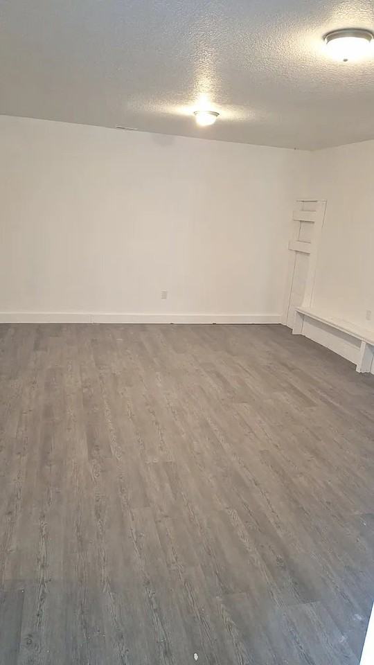 40 School Ave - Photo 4 of 21
