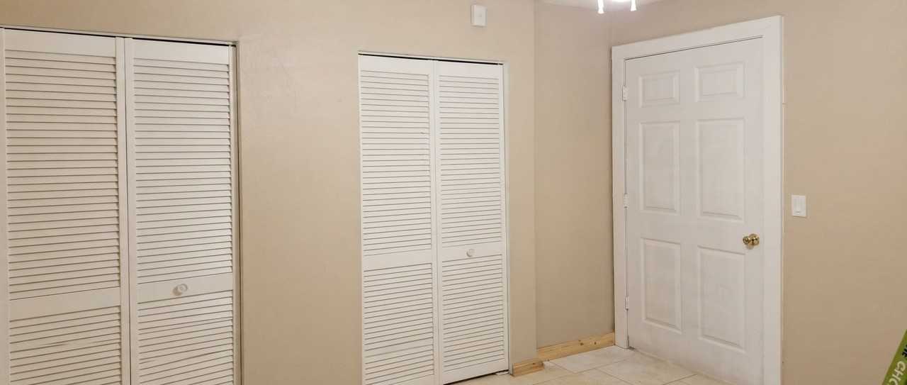 510 E Strawbridge Ave - Photo 4 of 16