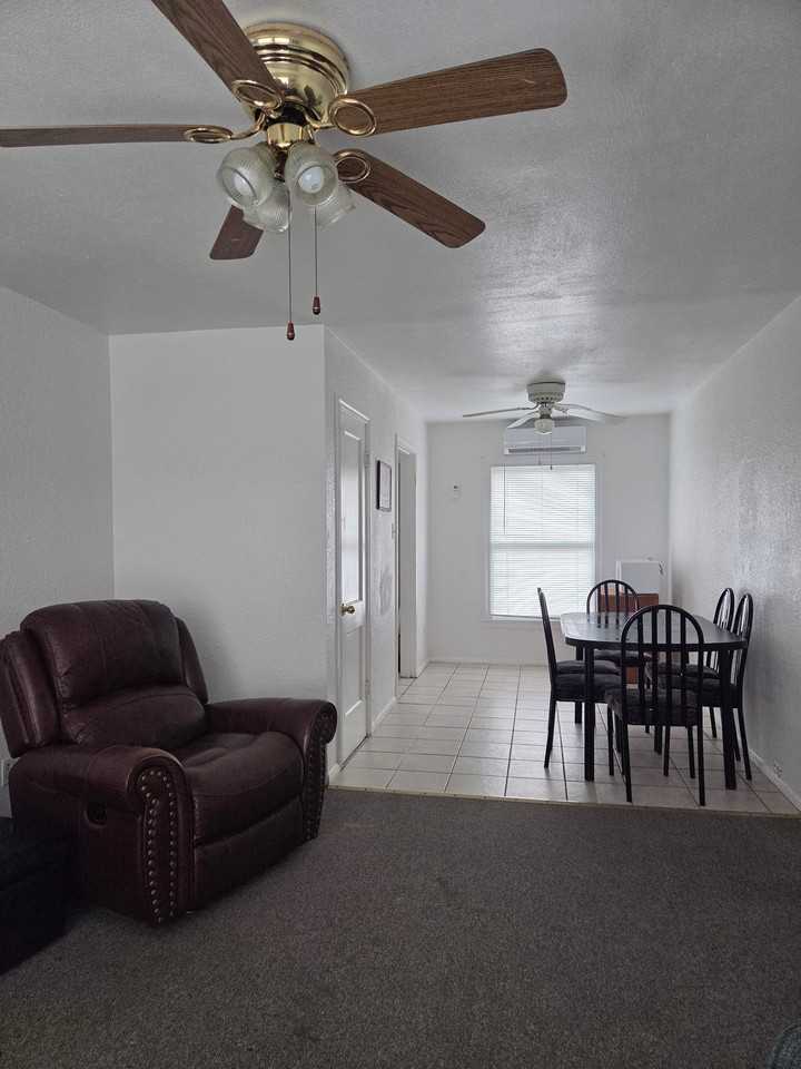 641 Robinson St #4 - Photo 5 of 7