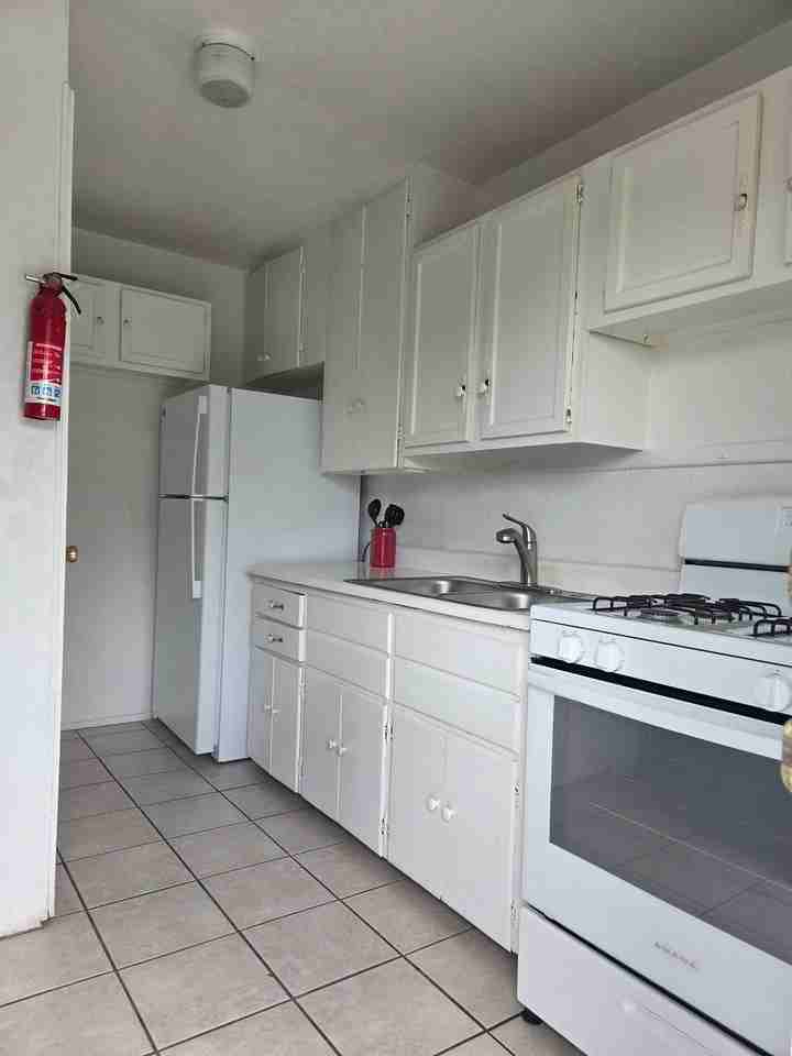 641 Robinson St #4 - Photo 7 of 7