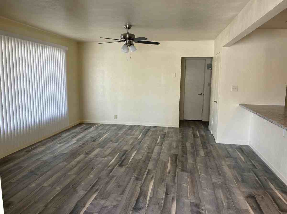 1402 N Winstel Blvd - Photo 7 of 20