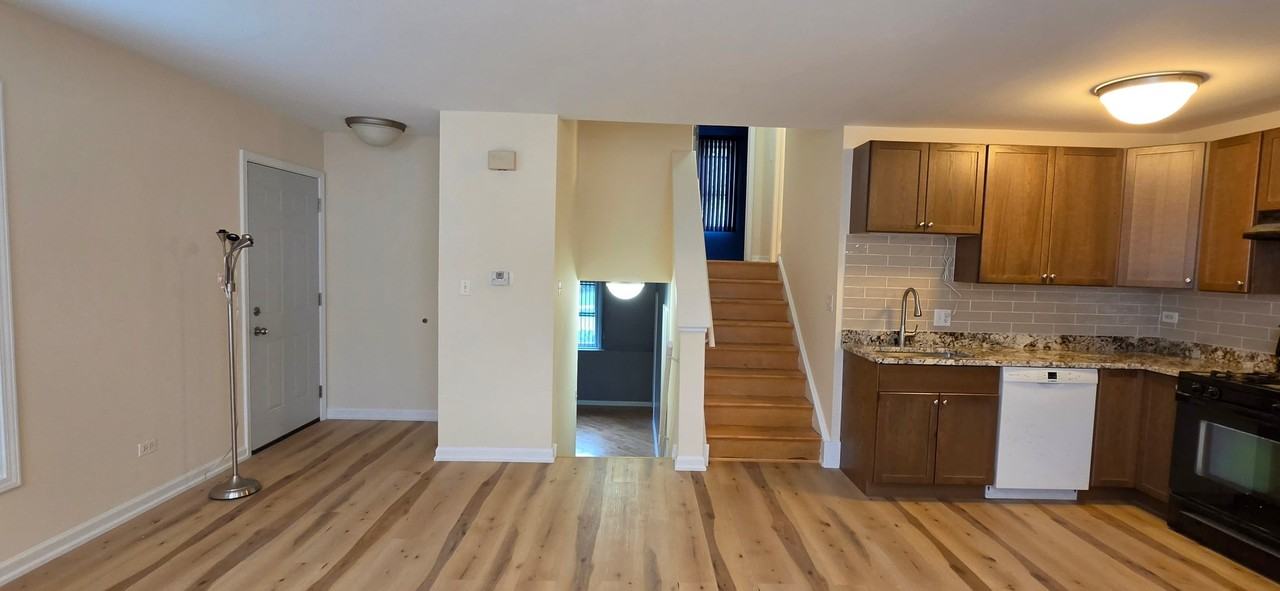 1134 Inverrary Ln - Photo 2 of 12