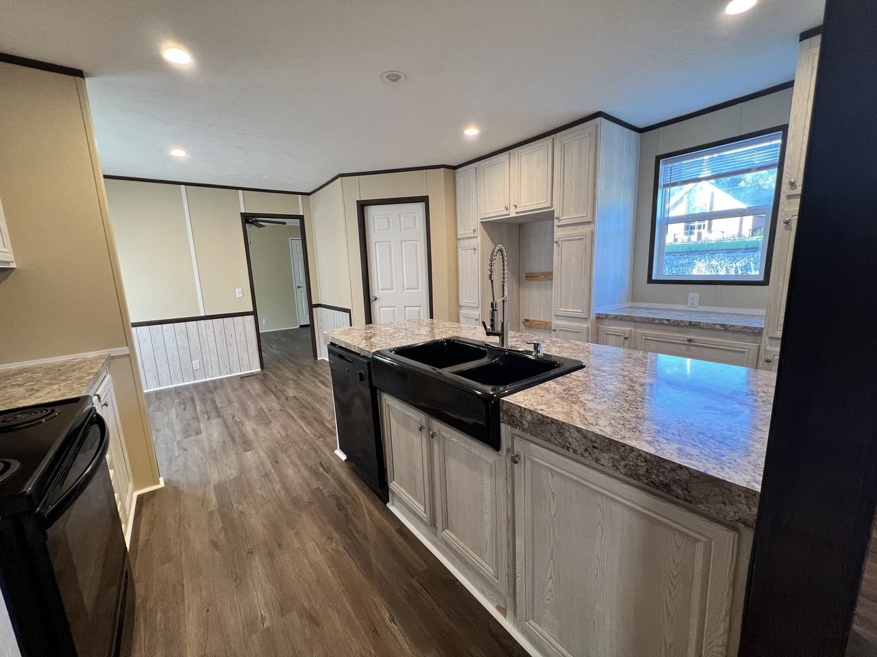 164 Starr Dr #A - Photo 2 of 19