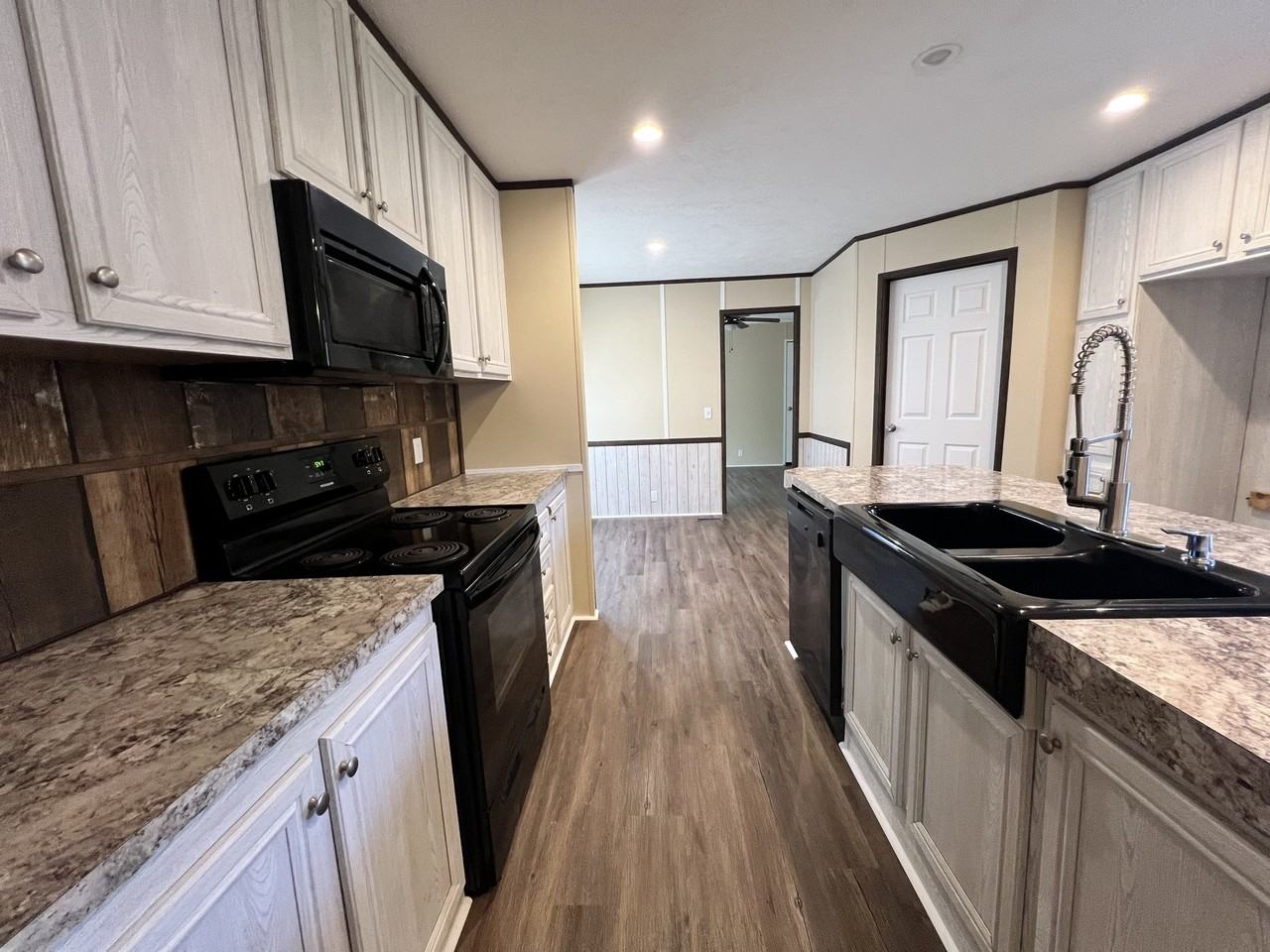 164 Starr Dr #A - Photo 6 of 19