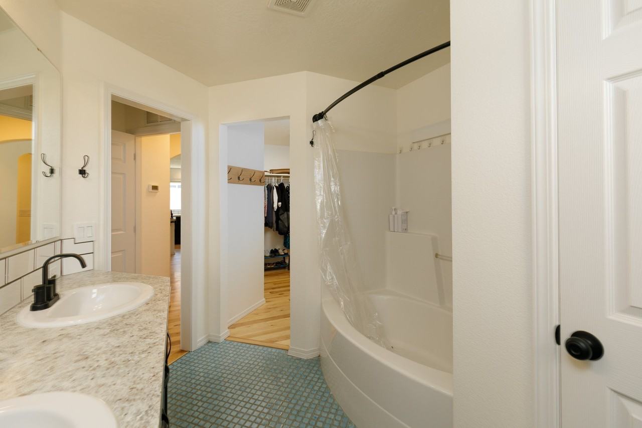 2138 N Mauve Ave - Photo 6 of 14