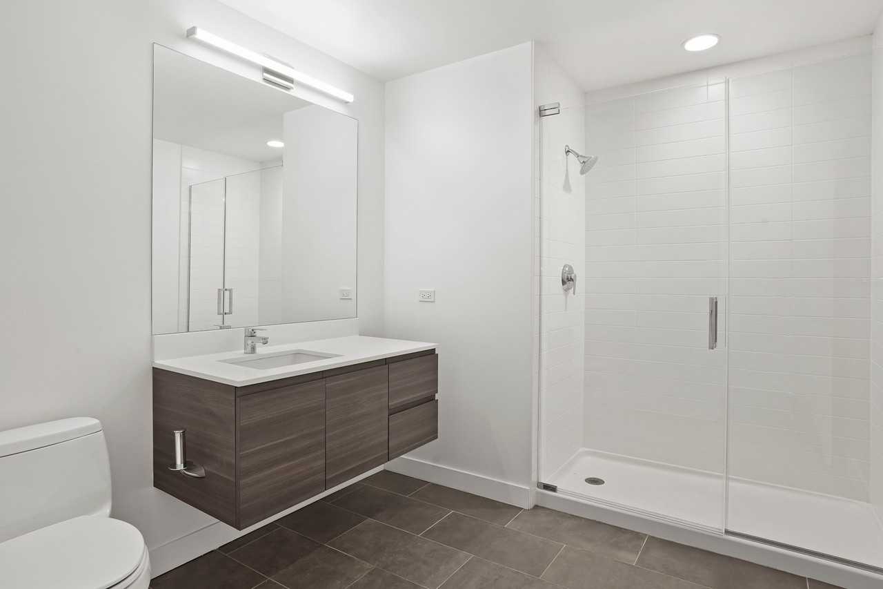 228 W Hubbard St - Photo 3 of 7