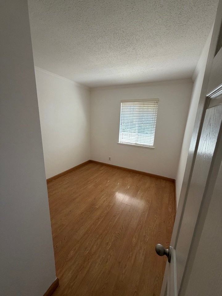 3279 Ruskin Dr - Photo 2 of 9