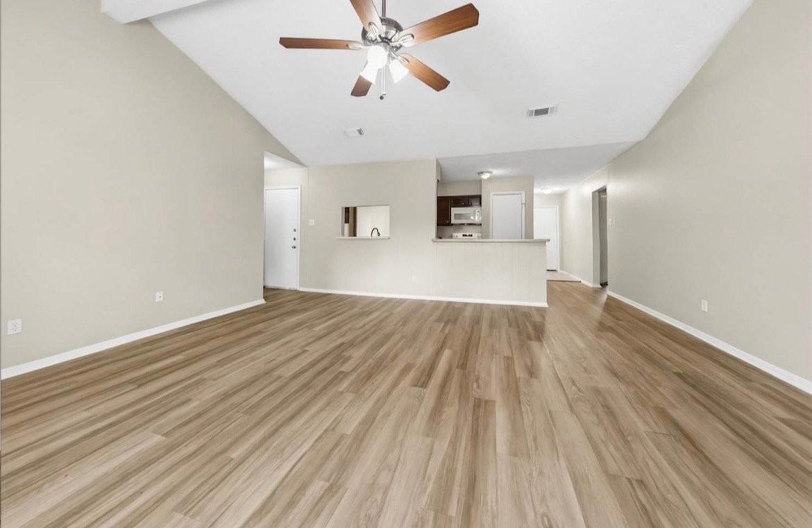 104 Williamsburg Dr - Photo 2 of 7