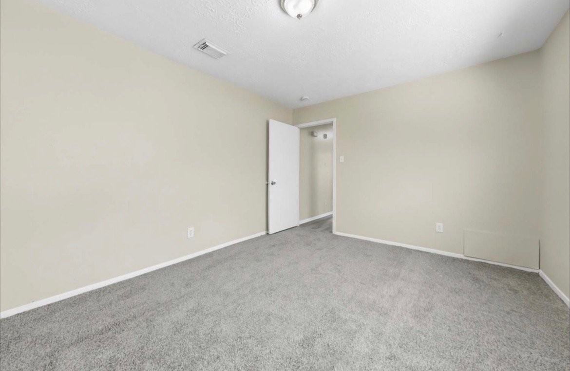104 Williamsburg Dr - Photo 6 of 7