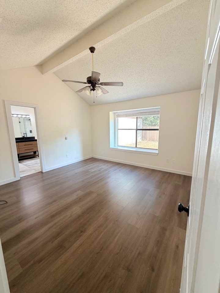 1213 Bell Rock Cir - Photo 3 of 17