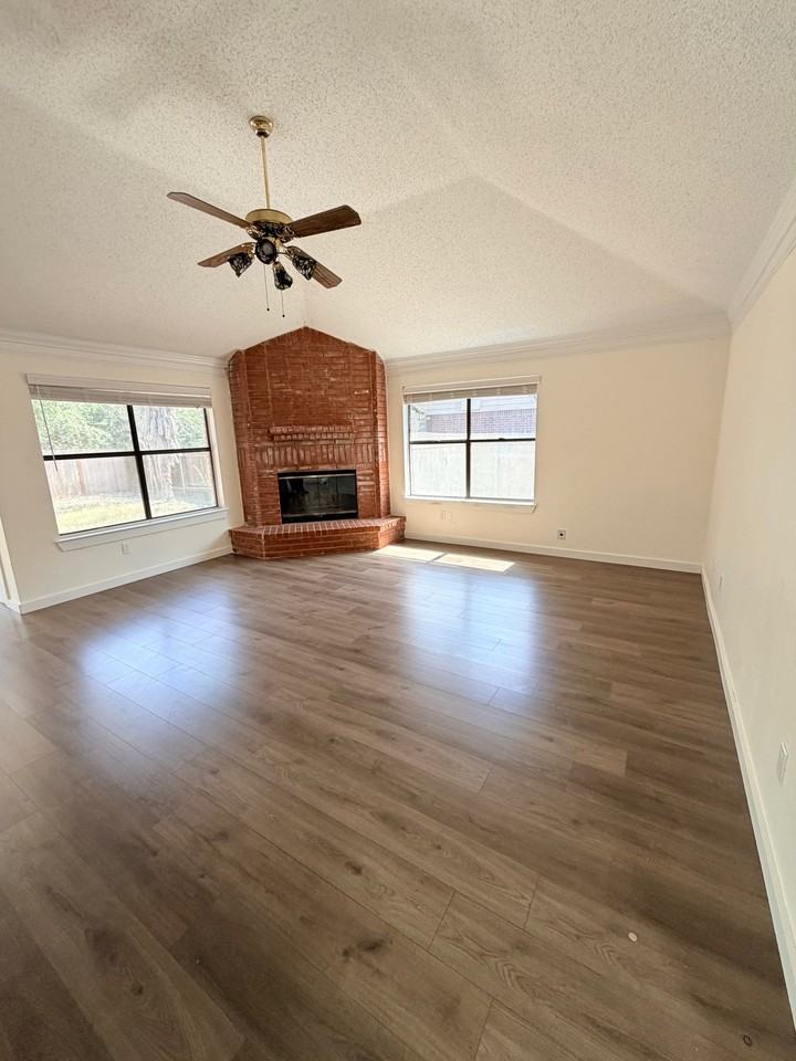 1213 Bell Rock Cir - Photo 4 of 17
