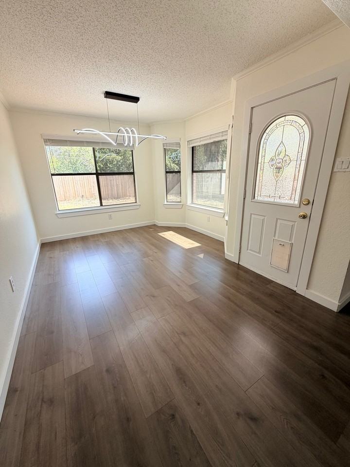 1213 Bell Rock Cir - Photo 5 of 17