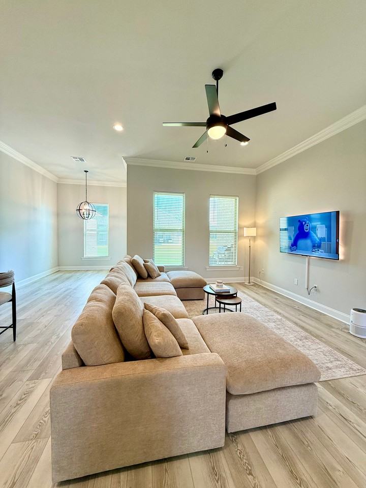 100 Brownstone Ct - Photo 3 of 28