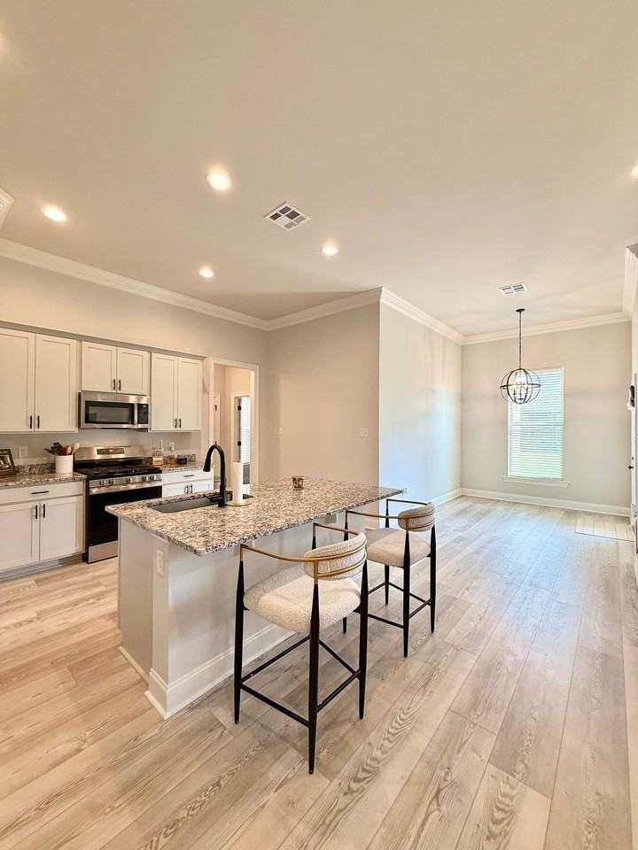100 Brownstone Ct - Photo 4 of 28