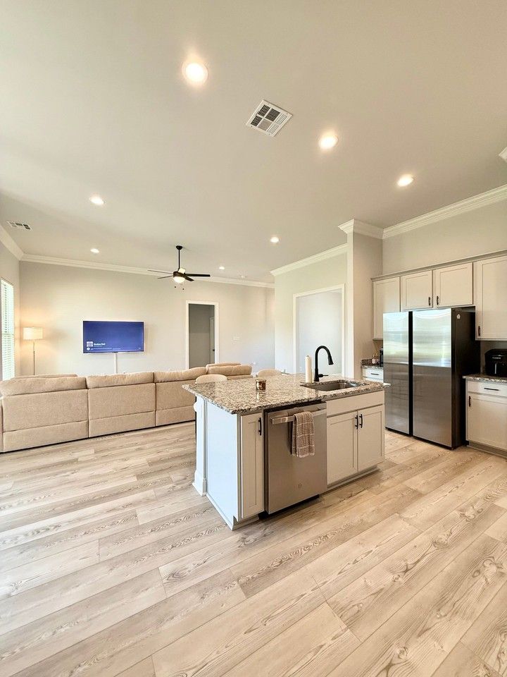 100 Brownstone Ct - Photo 5 of 28